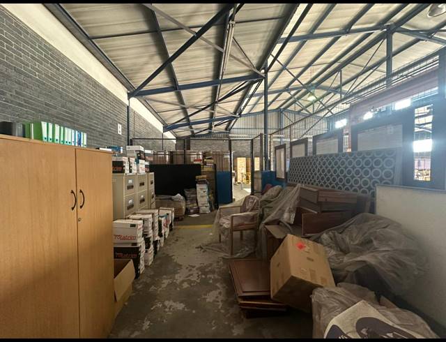 1,700M² WAREHOUSE TO LET IN SPARTAN